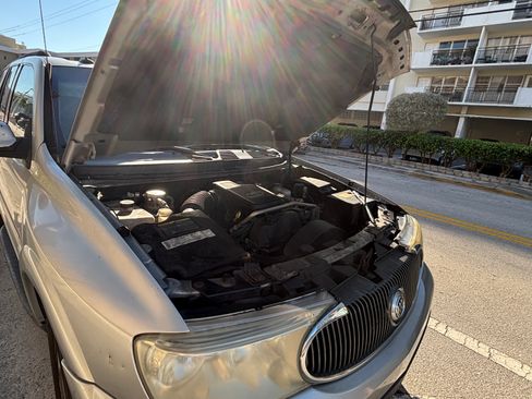 Used 2004 Buick Rainier CXL Plus w/ Sun And Satellite Package image 9