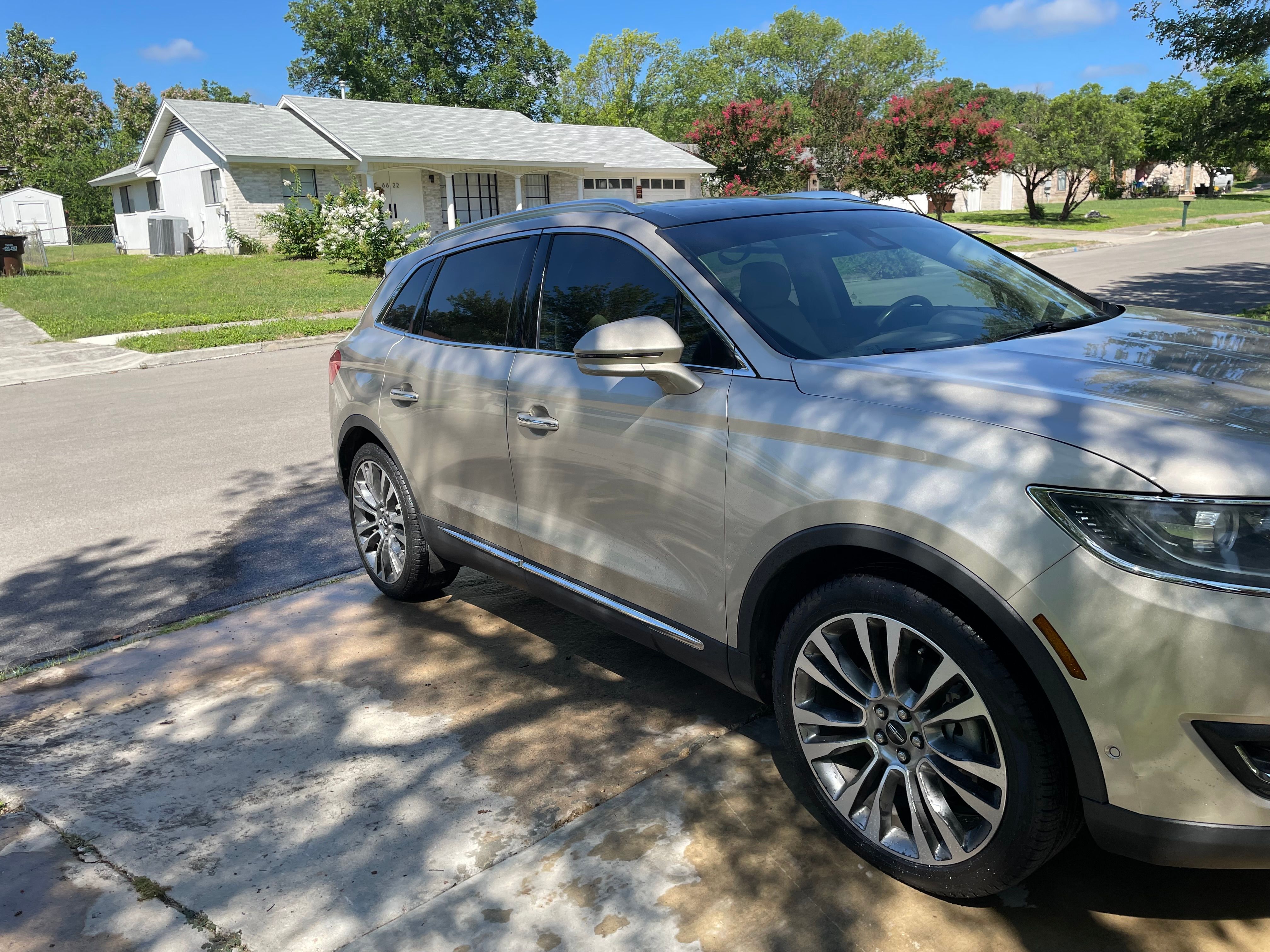 Used 2017 Lincoln MKX Reserve FWD image 2