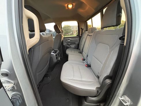 Used 2019 RAM 1500 Big Horn AWD/4WD image 12