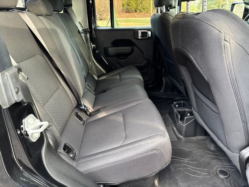 Used 2022 Jeep Gladiator Sport image 11