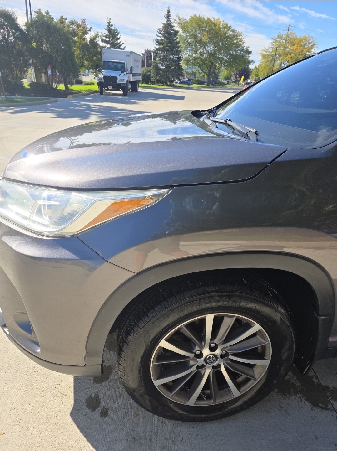 Used 2019 Toyota Highlander XLE AWD/4WD image 10