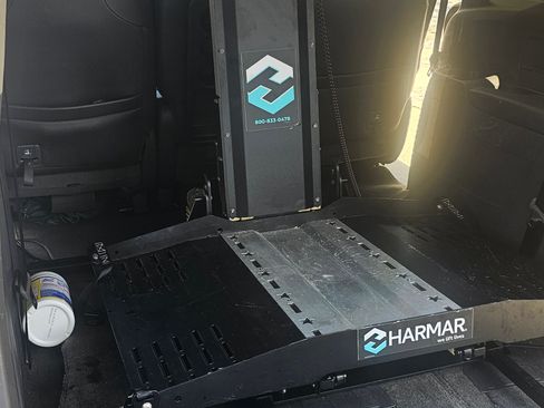 Used 2011 Honda Odyssey Touring Elite image 10