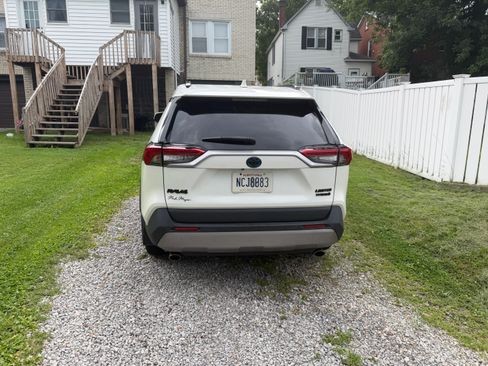 Used 2022 Toyota RAV4 Limited AWD/4WD image 6