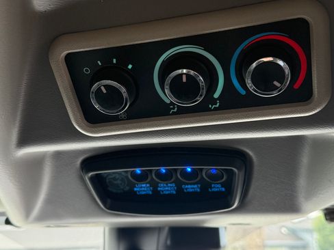 Used 2019 GMC Savana 2500 image 17