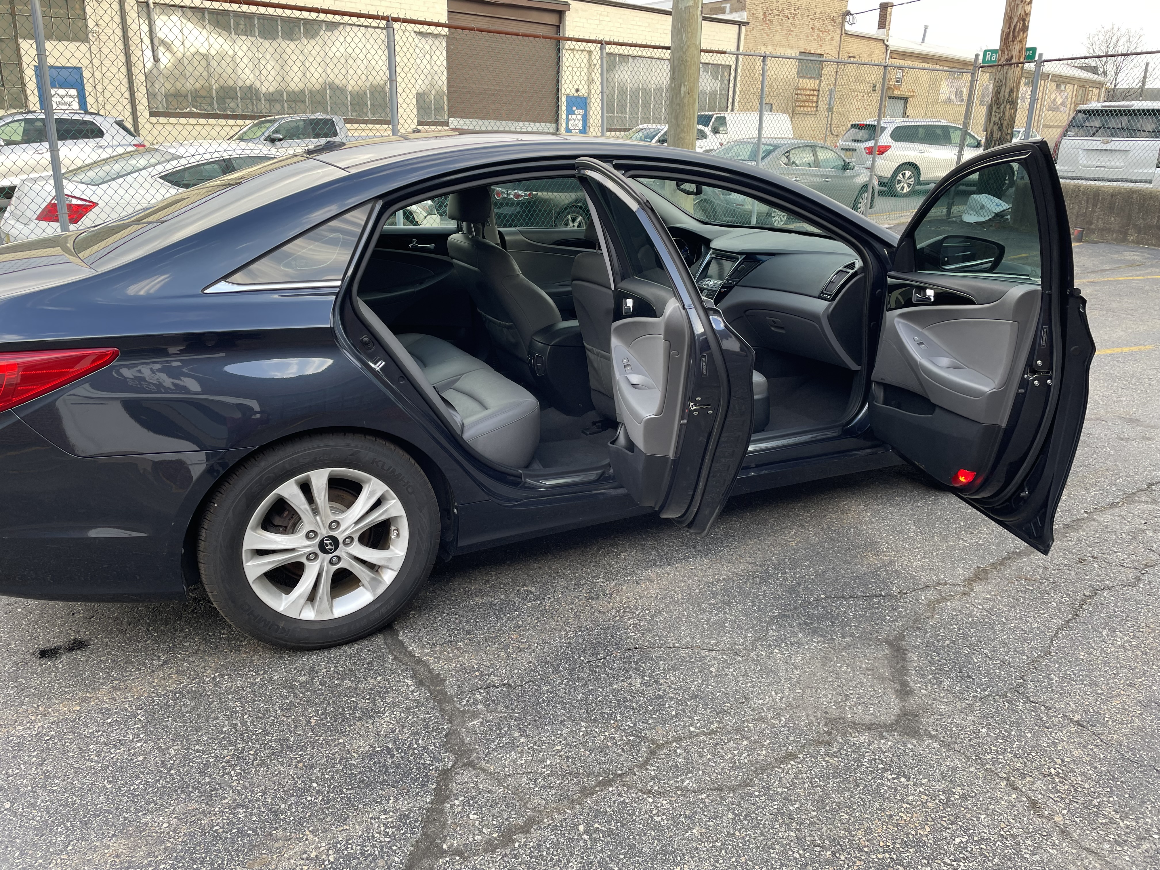 Used 2013 Hyundai Sonata Limited w/ Premium Pkg FWD image 6