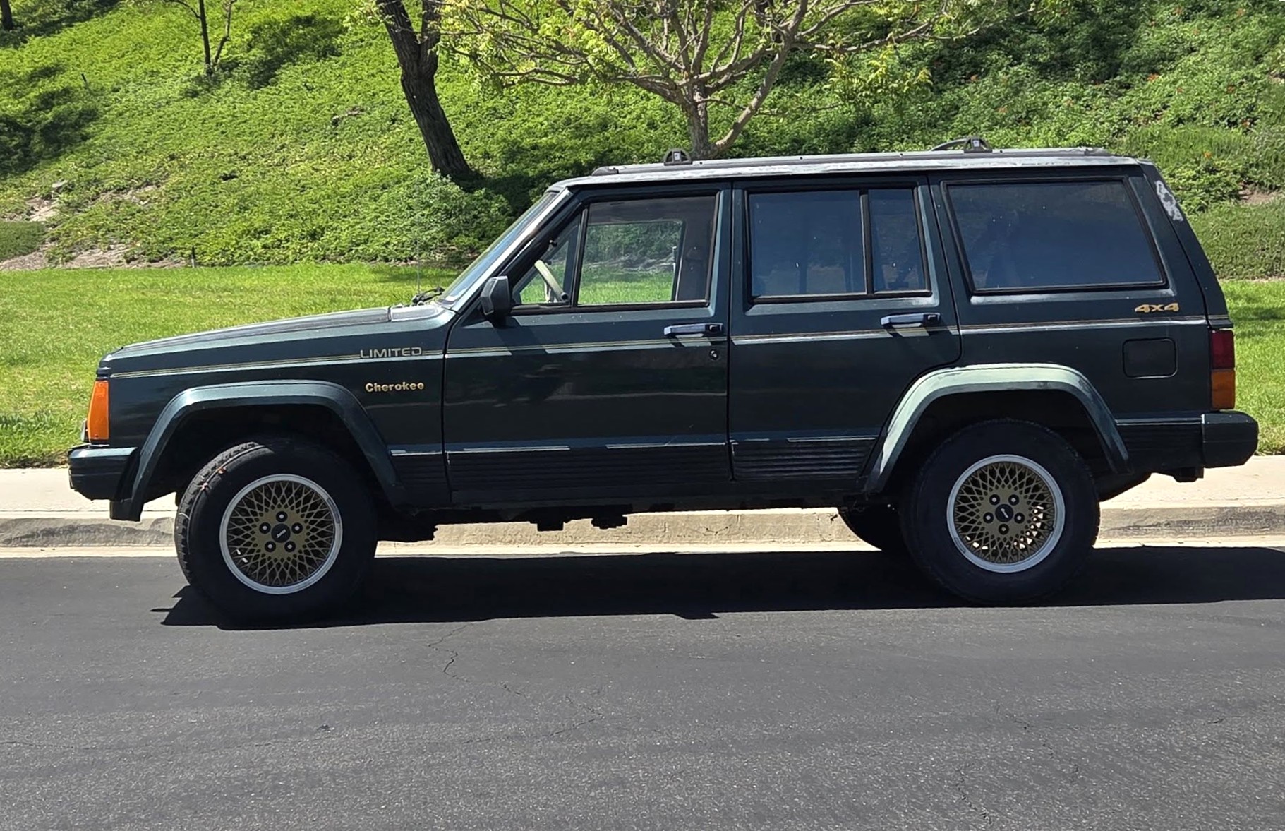 Used 1992 Jeep Cherokee Limited AWD/4WD image 1