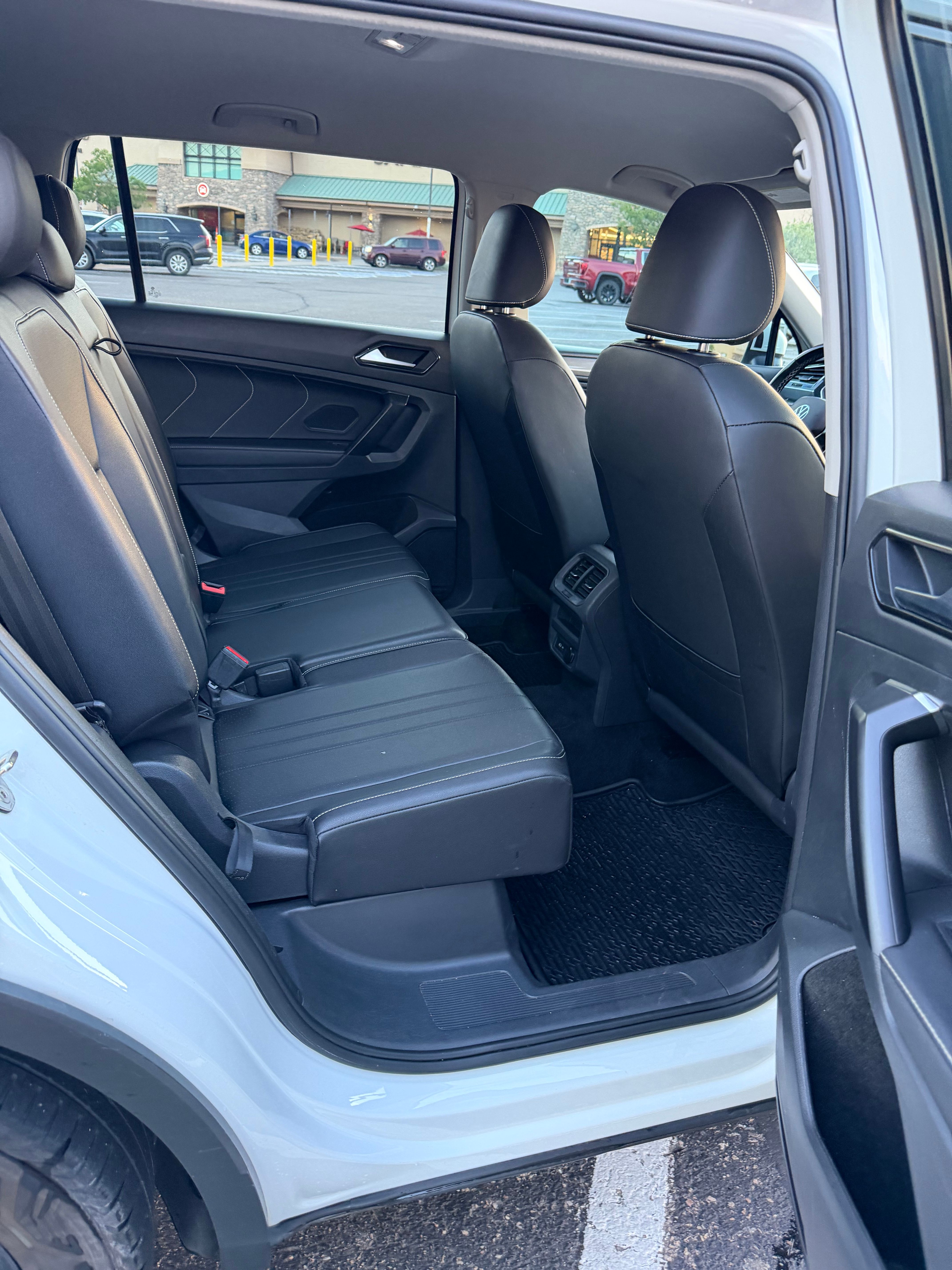 Used 2023 Volkswagen Tiguan SE FWD image 13