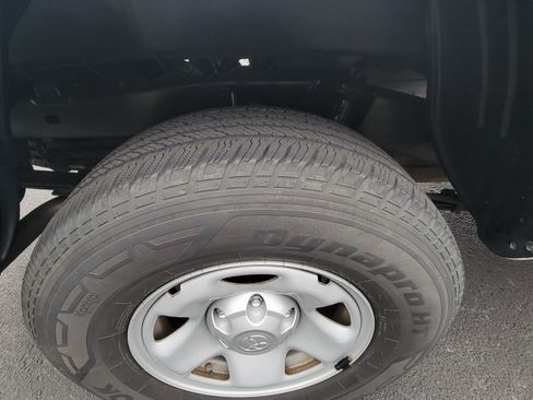 Used 2018 Toyota Tacoma SR5 image 8