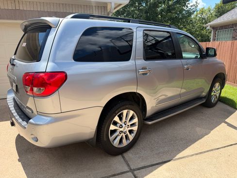 Used 2012 Toyota Sequoia Limited RWD image 4