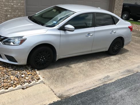 Used 2016 Nissan Sentra SV FWD image 5