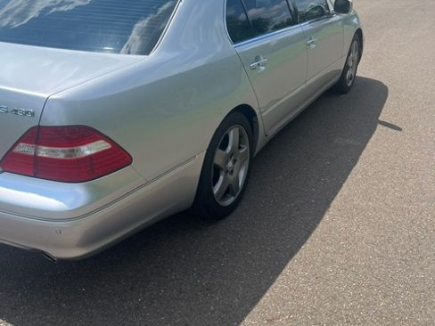 Used 2005 Lexus LS 430 w/ Premium Pkg RWD image 12
