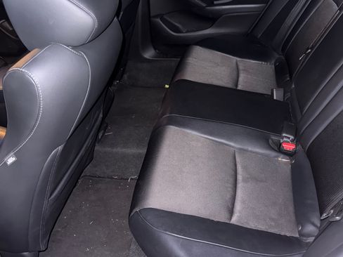 Used 2018 Honda Accord Sport image 8