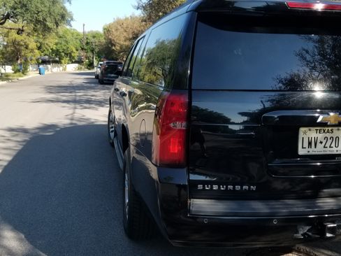 Used 2018 Chevrolet Suburban LS image 6