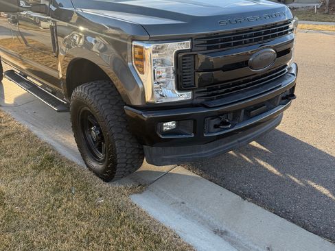 Used 2019 Ford F250 XLT w/ XLT Value Package image 2