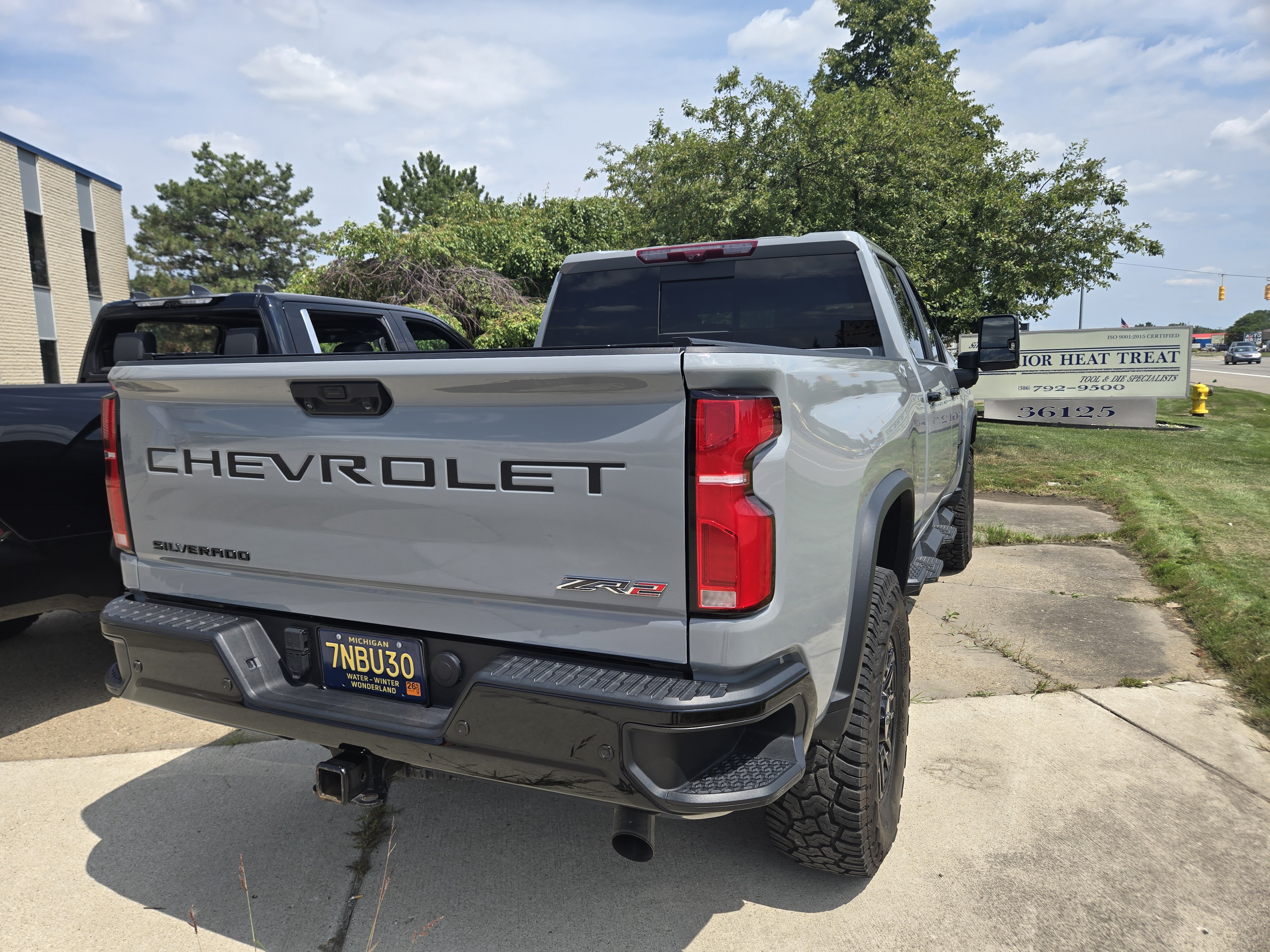 Used 2024 Chevrolet Silverado 2500 ZR2 w/ Technology Package AWD/4WD image 5