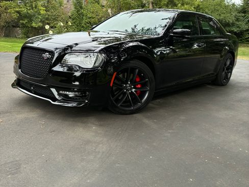 Used 2023 Chrysler 300 C RWD image 1