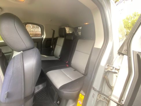 Used 2013 Toyota FJ Cruiser 4WD image 6