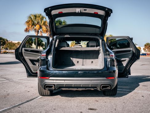 Used 2019 Porsche Cayenne image 17