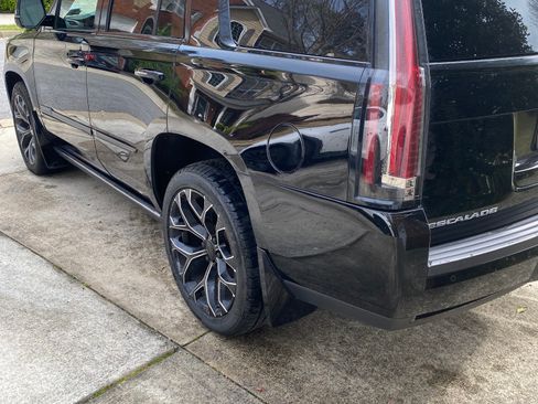 Used 2015 Cadillac Escalade Premium image 9