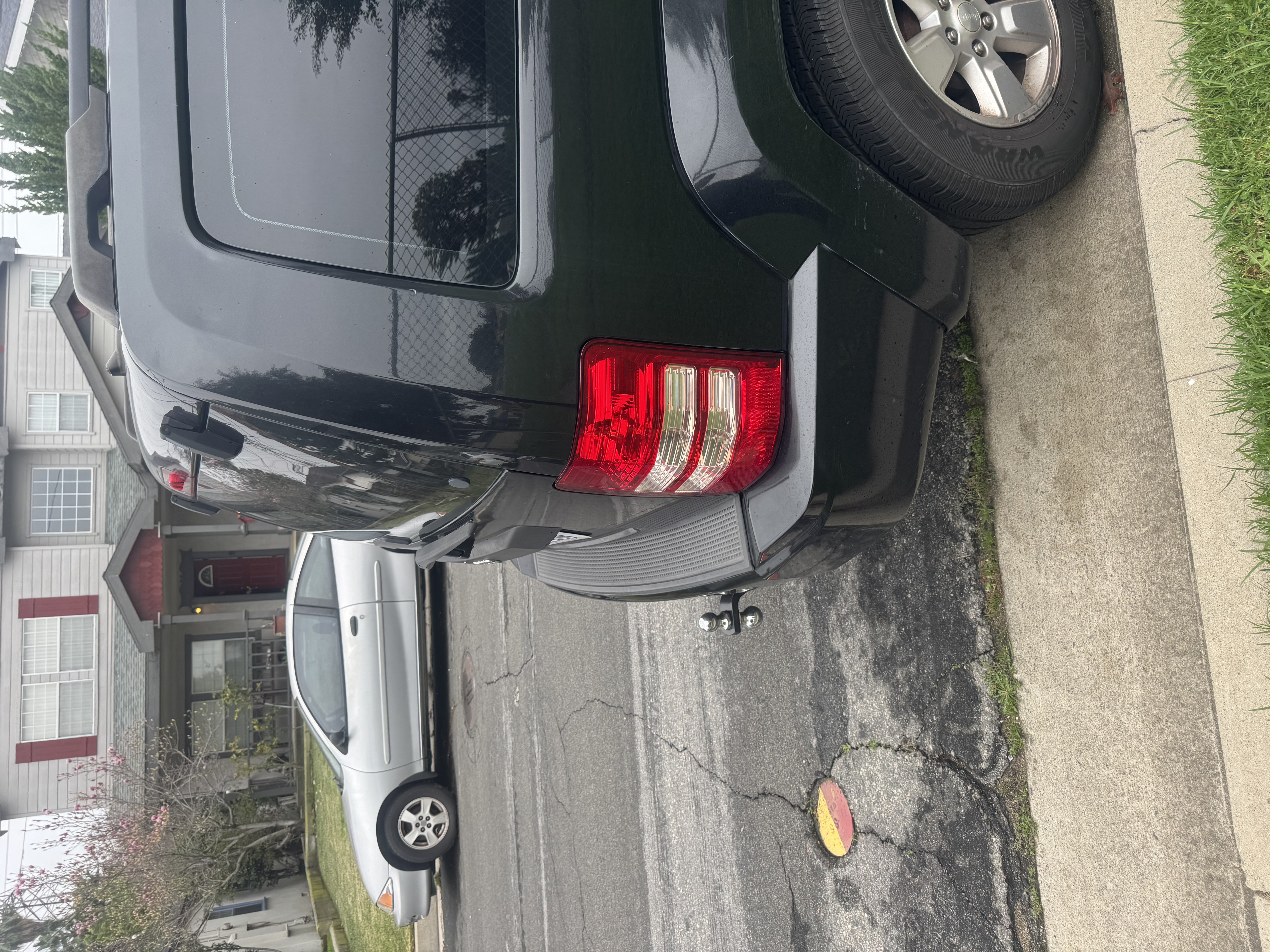 Used 2012 Jeep Liberty Sport AWD/4WD image 4