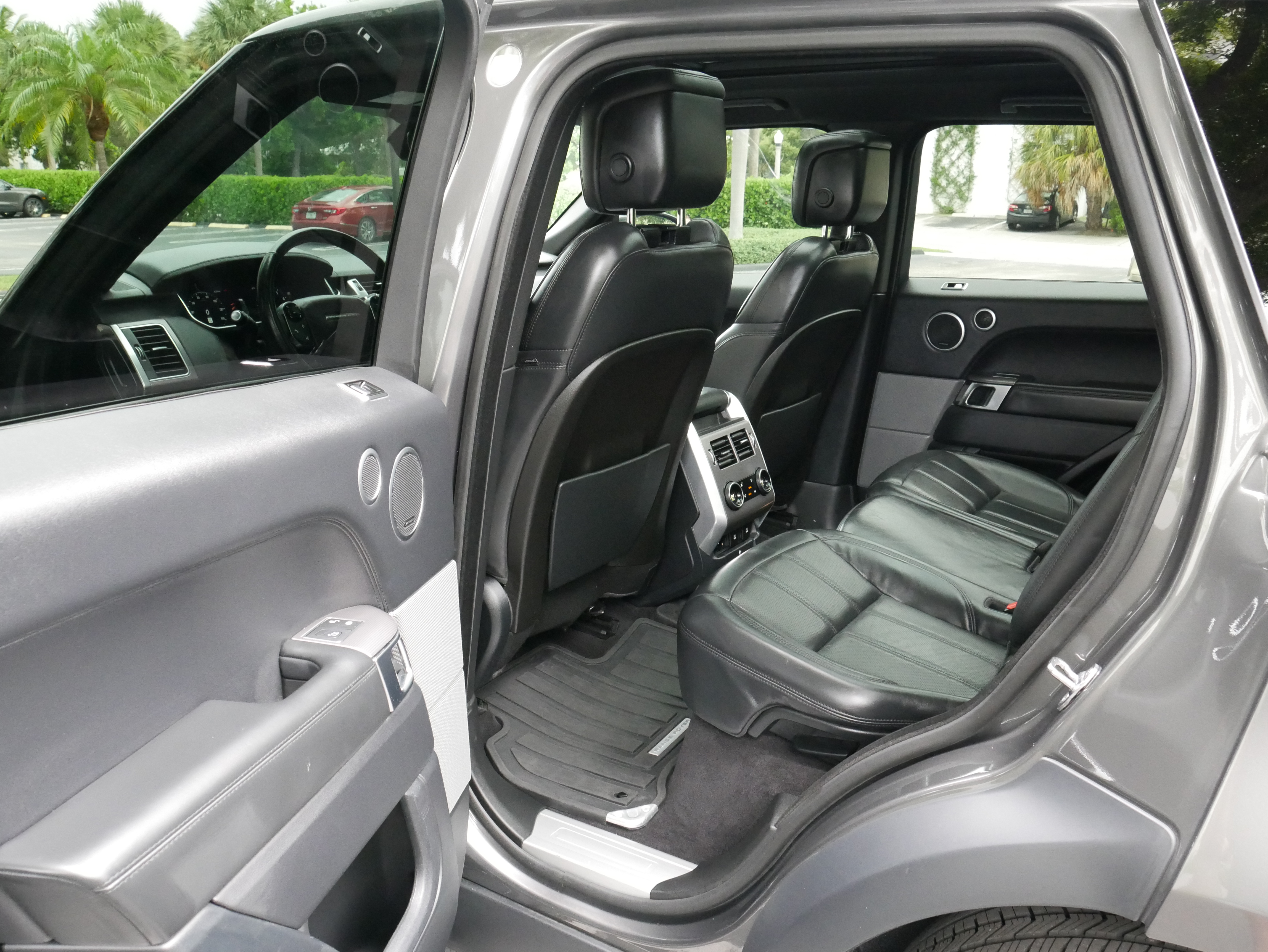 Used 2018 Land Rover Range Rover Sport HSE AWD/4WD image 13