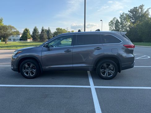 Used 2017 Toyota Highlander Limited Platinum AWD/4WD image 1
