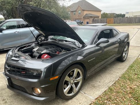 Used 2010 Chevrolet Camaro SS w/ RS Package image 2