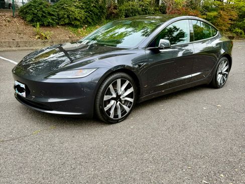 Used 2024 Tesla Model 3 Standard Range RWD image 5
