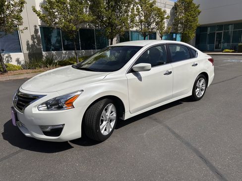 Used 2013 Nissan Altima 2.5 SV image 2