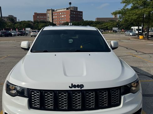 Used 2021 Jeep Grand Cherokee Laredo X RWD image 4