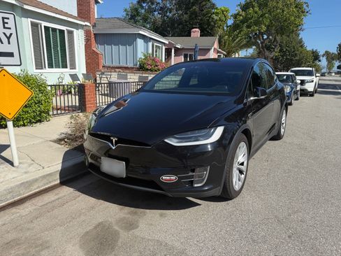 Used 2016 Tesla Model X 90D image 5