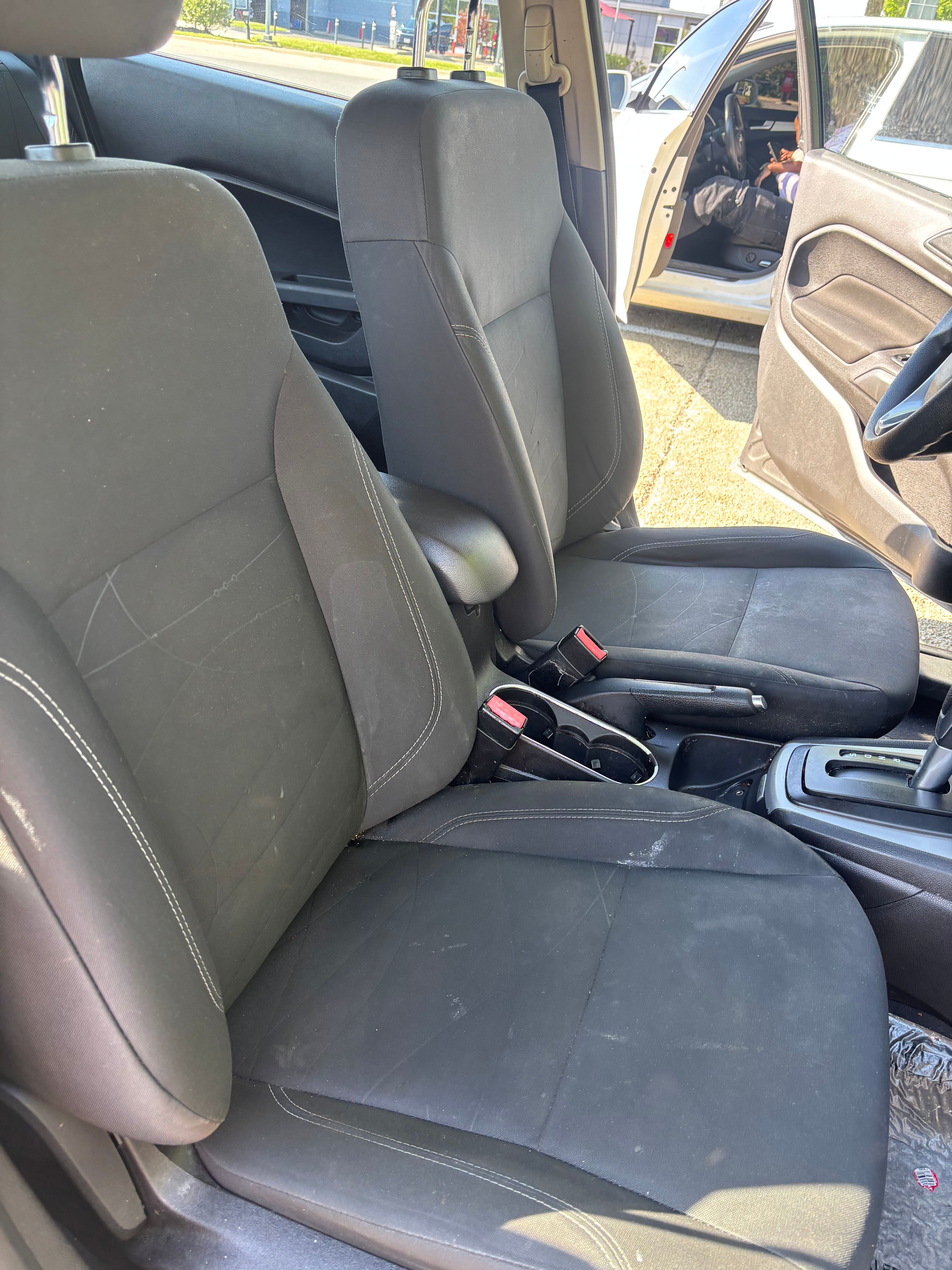 Used 2017 Ford Fiesta SE FWD image 8