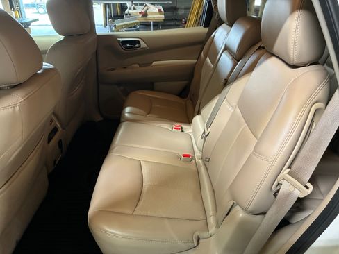 Used 2016 Nissan Pathfinder Platinum AWD/4WD image 9