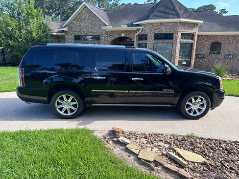 Used 2011 GMC Yukon XL Denali AWD/4WD image 15