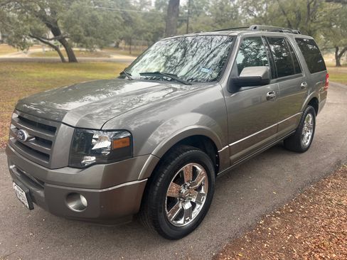 Used 2010 Ford Expedition Limited RWD image 1
