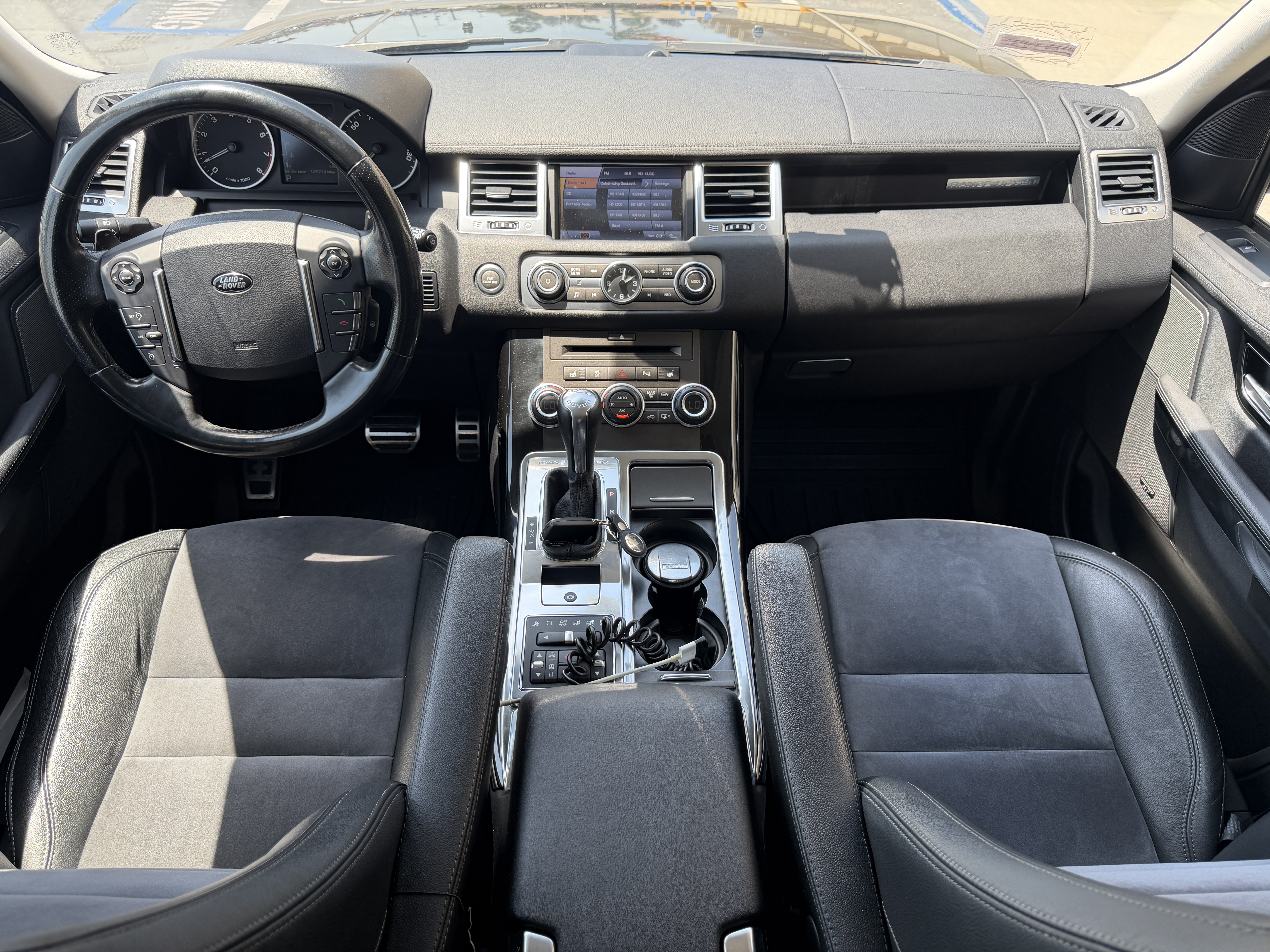 Used 2011 Land Rover Range Rover Sport HSE AWD/4WD image 12