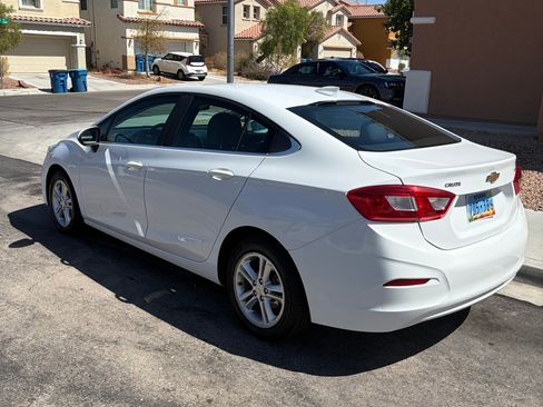 Used 2017 Chevrolet Cruze LT FWD image 6