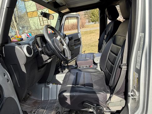 Used 2008 Jeep Wrangler Unlimited Sahara w/ Dual Top Group image 9