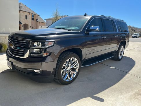 Used 2018 Chevrolet Suburban Premier image 1