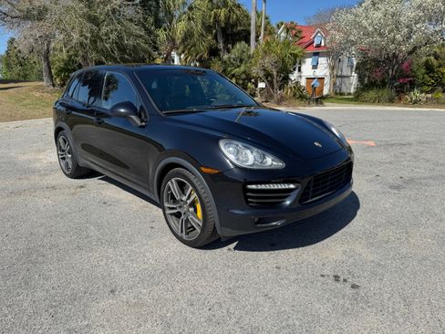 Used 2011 Porsche Cayenne Turbo image 4
