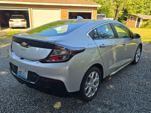 Used 2017 Chevrolet Volt Premier w/ Driver Confidence II Package FWD image 5