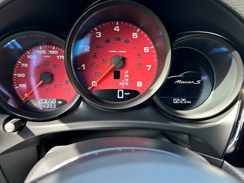 Used 2021 Porsche Macan S image 10