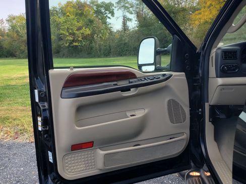 Used 2005 Ford Excursion Limited image 14