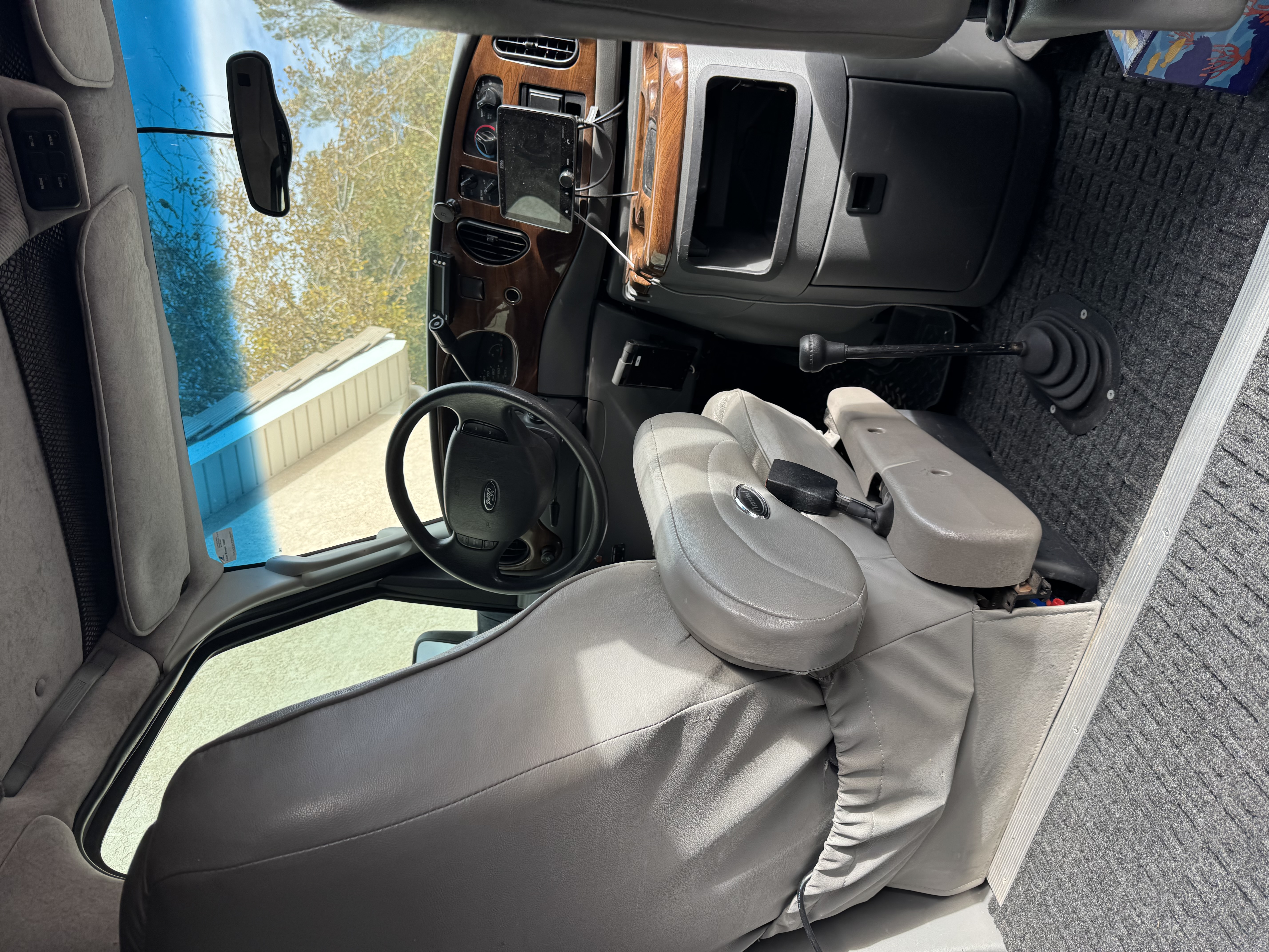 Used 2005 Ford E-350 and Econoline 350 Extended Super Duty RWD image 14