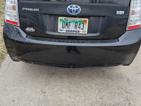 Used 2010 Toyota Prius Five image 2