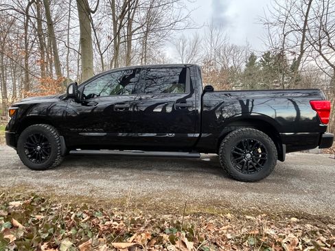 Used 2018 Nissan Titan SV image 17