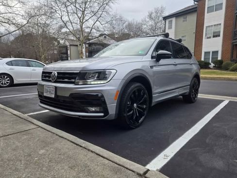 Used 2021 Volkswagen Tiguan SE R-Line image 2