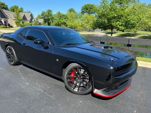 Used 2021 Dodge Challenger R/T Scat Pack w/ Shaker Package RWD image 5