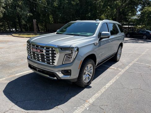 Used 2025 GMC Yukon Denali w/ Sun & Power Step Package AWD/4WD image 9