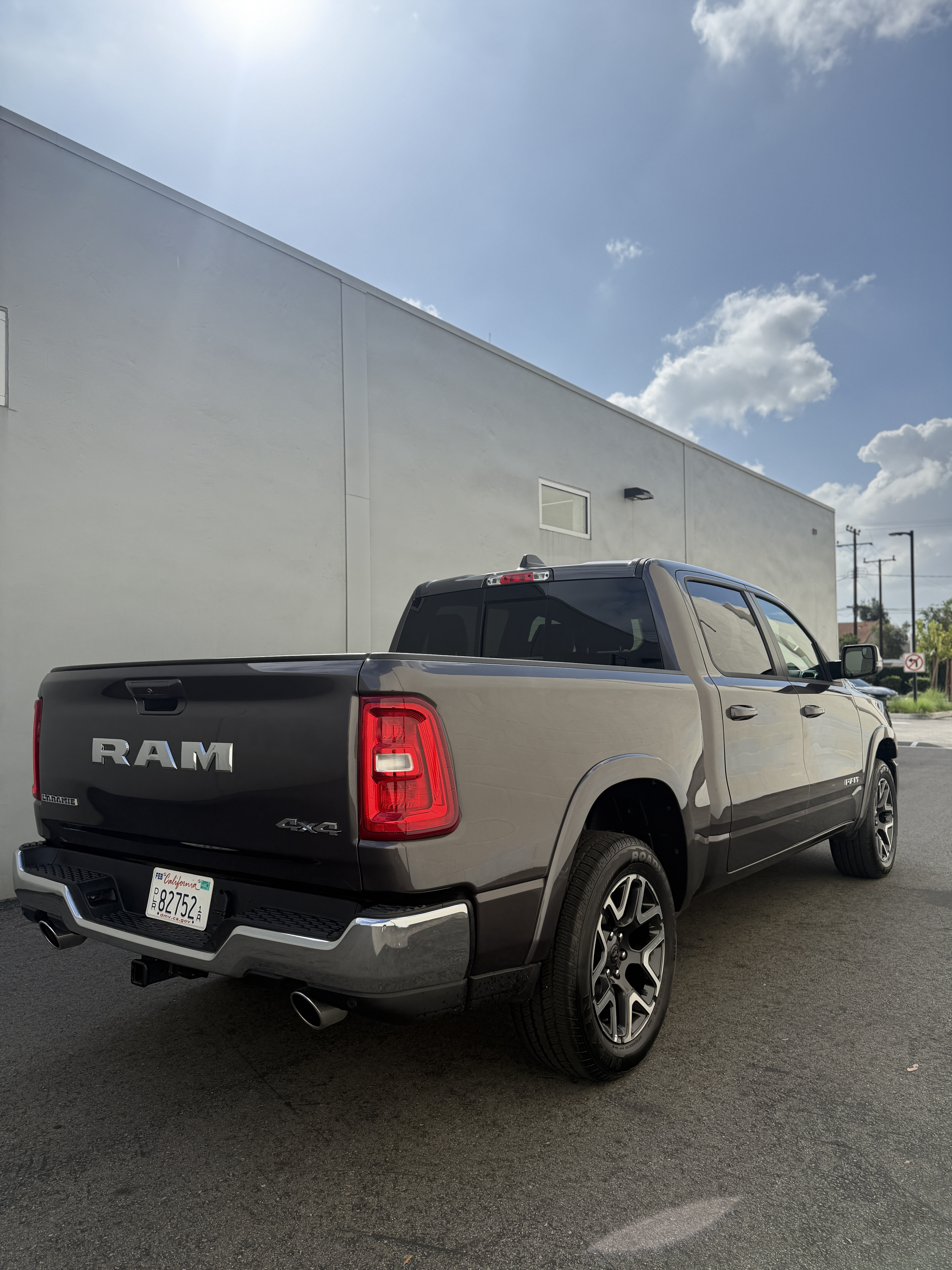 Used 2026 RAM 1500 Laramie AWD/4WD image 4